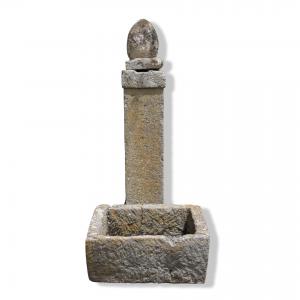 Fonte antiga de pedra. Época de 1800.
